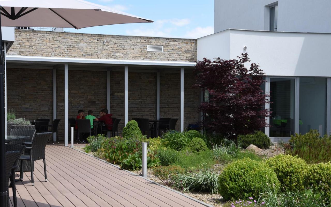 Hotel Harmony Medical & Wellness-Free Parking, 1,8Km From The Center Kromeriz Ngoại thất bức ảnh