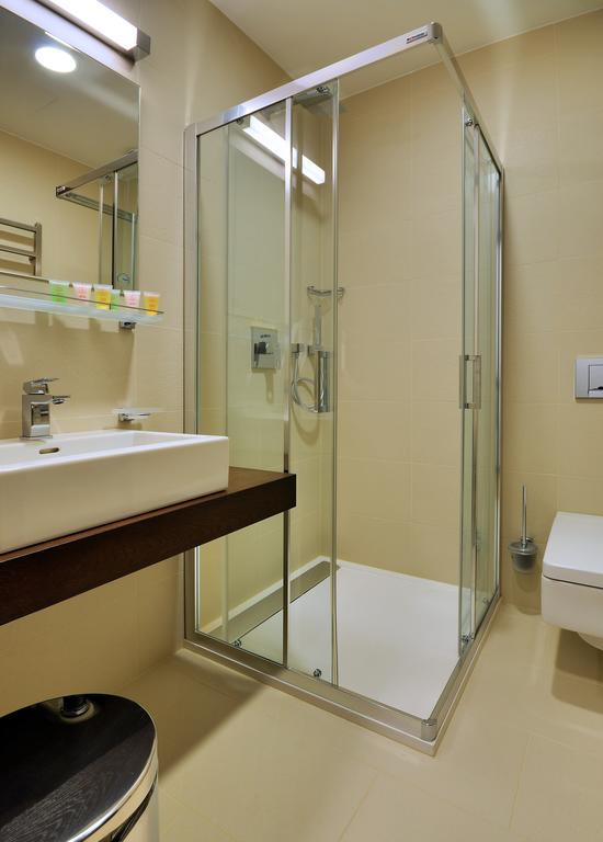 Hotel Harmony Medical & Wellness-Free Parking, 1,8Km From The Center Kromeriz Phòng bức ảnh