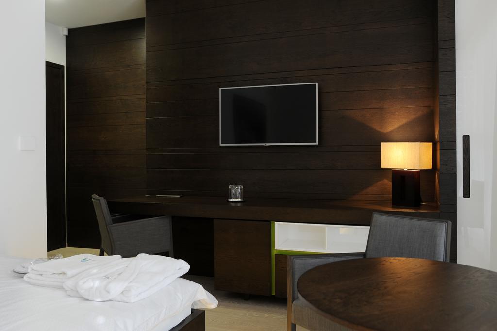 Hotel Harmony Medical & Wellness-Free Parking, 1,8Km From The Center Kromeriz Phòng bức ảnh